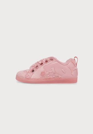 DC Shoes, COURT GRAFFIK - Trainers - pink/pink