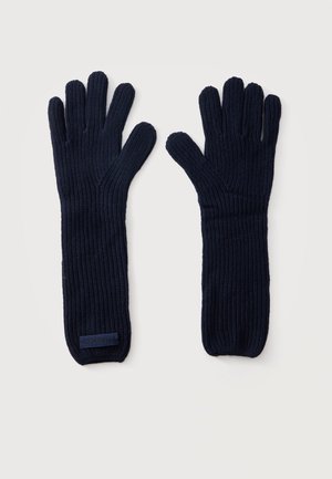 Par de guantes largos de punto color azul marino oscuro con textura de canalé y dedos separados, colocados planos sobre un fondo claro.