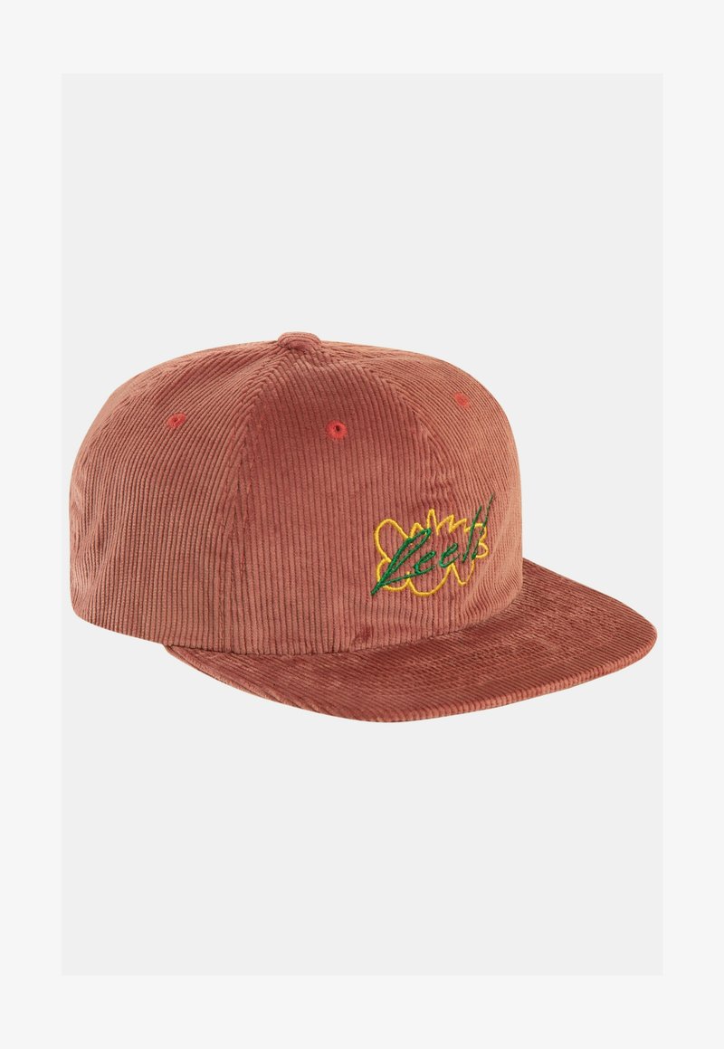 Casquette de baseball en velours côtelé marron avec un texte brodé vert et jaune sur le devant et une visière plate.