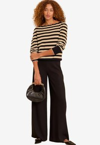 Love & Roses REGULAR FIT-FINE GAUGE STITCH DETAIL - Džemper - camel black stripe