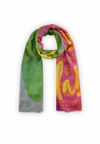 Écharpe colorée présentant des teintes de vert, rose et jaune avec des motifs géométriques, des rayures et un grand design de texte "Ha !". Tissu doux et léger.