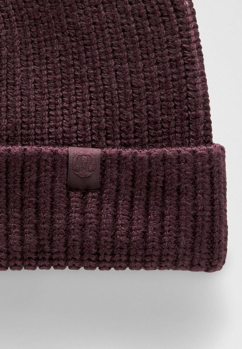Lululemon NWT Close Fit Wool Blend Ribbed Knit Beanie Goodnight Plum O/S Close-Fit Wool-Blend Ribbed Knit Beanie | Men main image 4