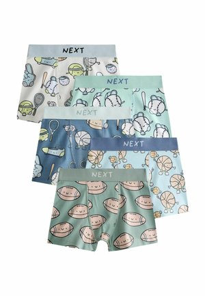 Fünf Paar Jungen-Boxershorts mit sportlichen Motiven, darunter Baseball, Basketball, Tennis und Fußball, jeweils mit einem farbigen Bund und dem Aufdruck NEXT.