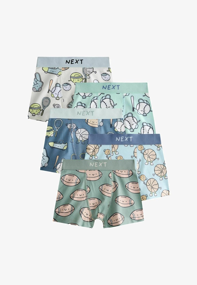 Cinq paires de boxers pour garçons avec des motifs sportifs comprenant le baseball, le basketball, le tennis et le football, chacun avec une ceinture colorée portant la marque NEXT.