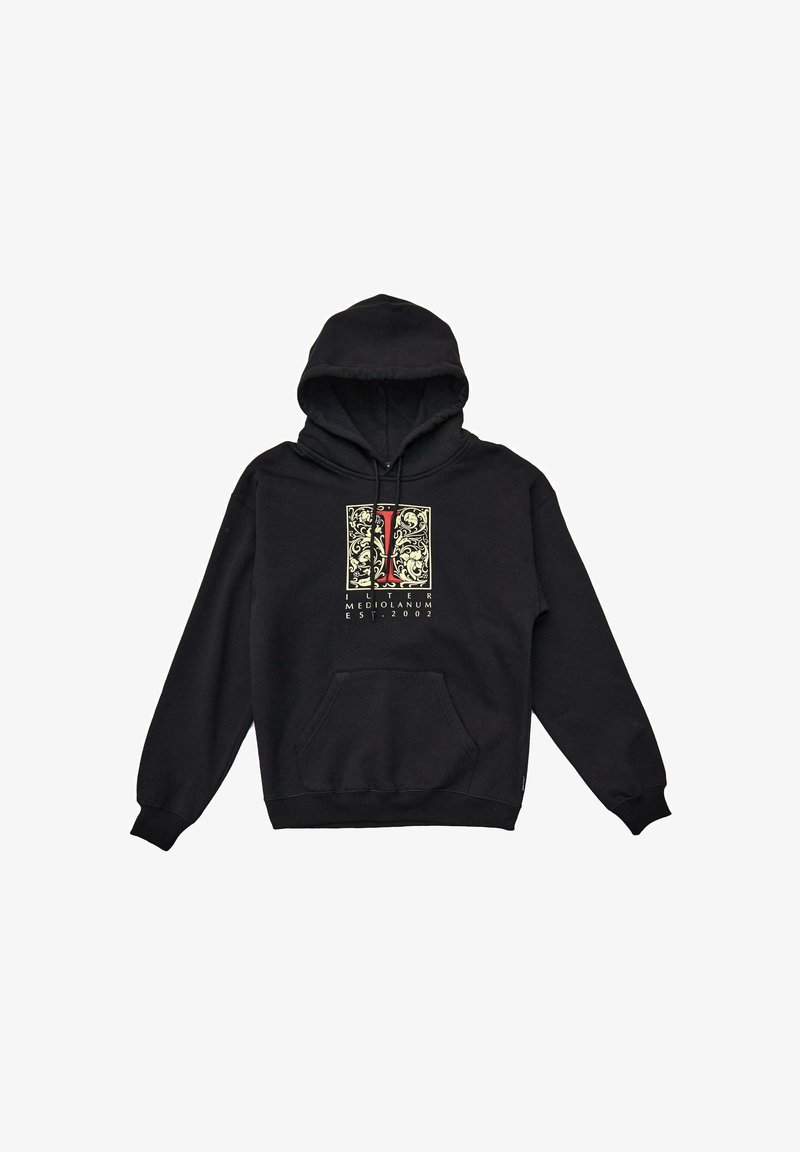 Sweat à capuche noir avec poche devant, motif graphique carré décoratif avec un motif floral, lettre rouge "I" et texte "Ilter Mediolanum Est. 2002".