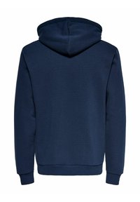 Felpa con cappuccio blu navy in tessuto morbido, con cappuccio regolabile, polsini e orlo a coste, dalla texture liscia e senza grafiche visibili.