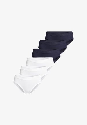 Tre sorte og tre hvide damestrusser i briefs-stil arrangeret i to overlappende rækker på en hvid baggrund.