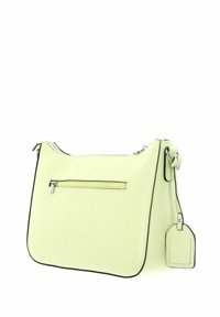 Borsa a spalla verde chiaro in materiale sintetico con una texture liscia, dotata di rifiniture nere, una tasca con zip e un'etichetta staccabile.