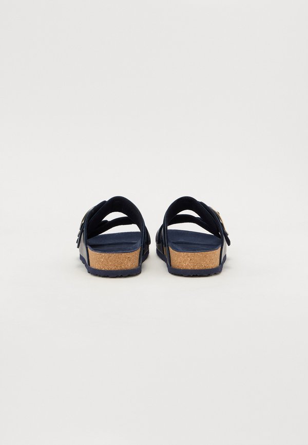 QUINN  - Slippers2