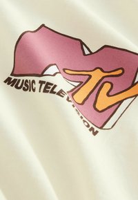 Next LICENSE REGULAR - Print T-shirt - white mtv