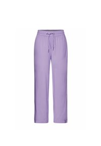 Fioletowe dresy z elastycznym pasem i regulowanym sznurkiem. Prosty krój, miękka tkanina, brak widocznych wzorów lub elementów metalowych.