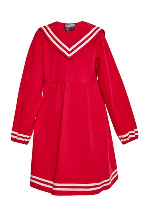 Rotes langärmliges Kleid mit weißen Doppelstreifen am Matrosenkragen, an den Manschetten und am Saum, tailliert und knielang.