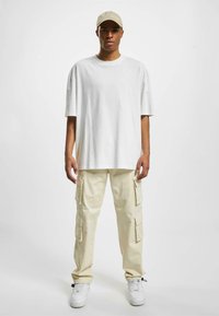 Non sélectionné, beige