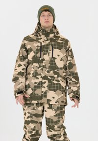 Snejet i camouflage-mønster i grøn og beige, med et rutenetdesign, lavet af et struktureret, vejrresistent materiale.