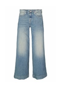Jean en denim bleu clair à jambe large avec taille haute, dotés d'une fermeture à bouton, de poches avant et d'un délavage usé avec une texture lisse.