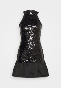 Robe noire sans manches avec un col halter, ornée d'un buste en sequins et d'un ourlet froncé sur fond blanc uni.