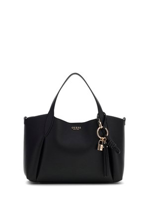 Sac à main noir Guess avec deux poignées, logo doré et porte-clés décoratif doré avec cadenas et pampille sur fond blanc.