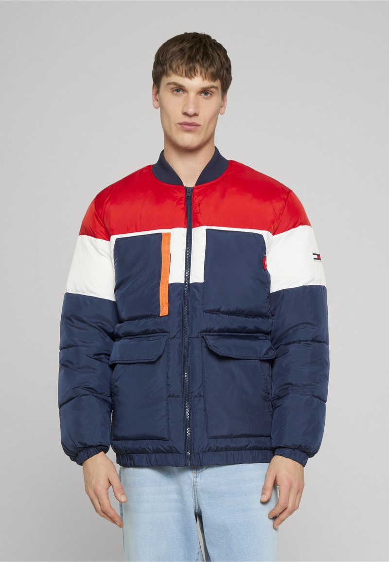 Tommy Jeans MULTI POCKET BOMBER - Zimní bunda - twilight navy/multi