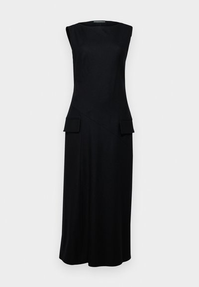 Vestido preto sem mangas com decote redondo, design assimétrico e dois bolsos laterais com detalhes em aba, feito de um tecido suave.