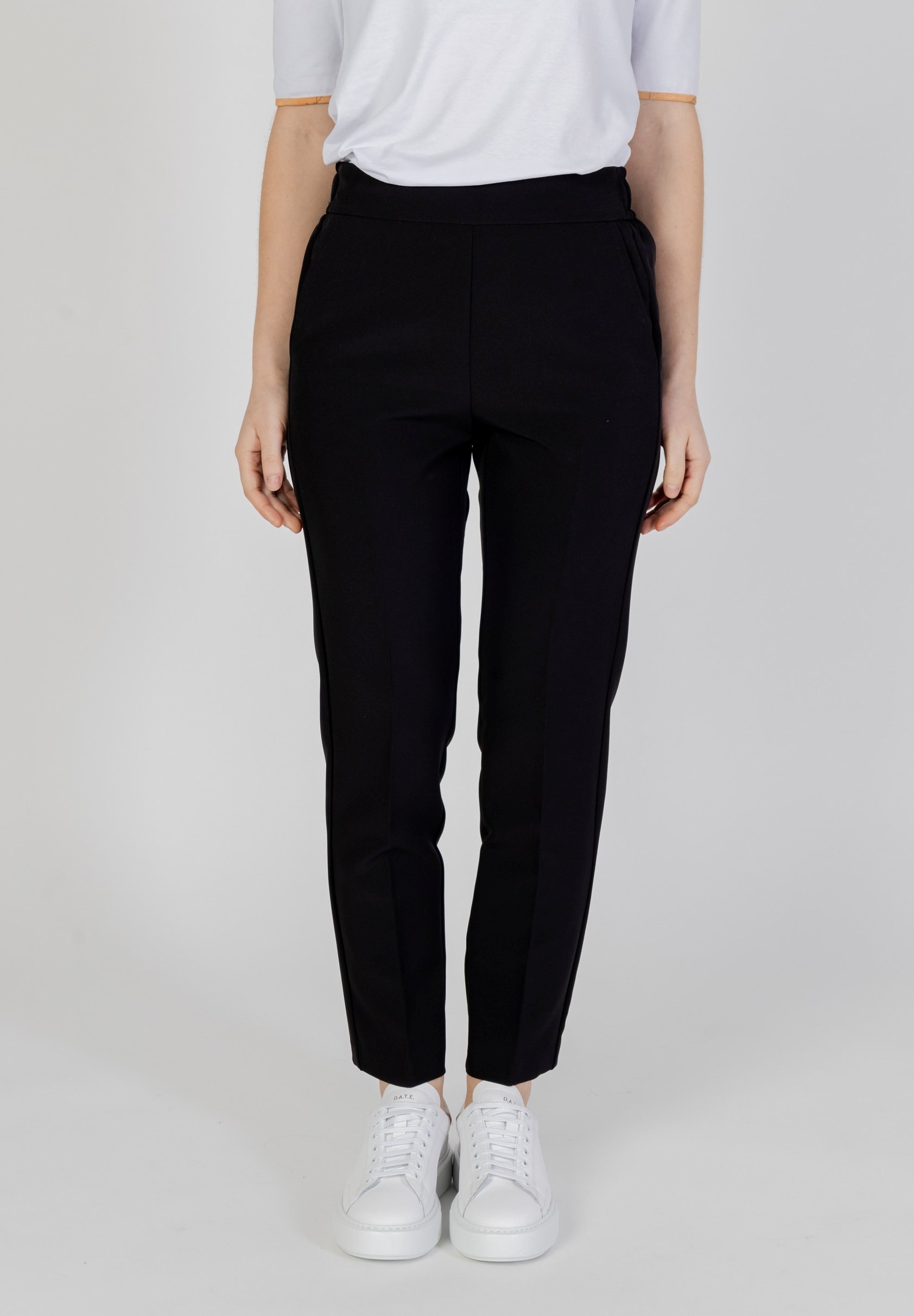 [国内発送] SANDRO FERRONE★パンツ SANDRO FERRONE Women's Pants | YOOX