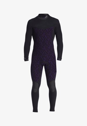 Zwarte full-body wetsuit met lange mouwen, voorzien van paarse geometriche patronen op de romp en benen, en versterkte kniebescherming.