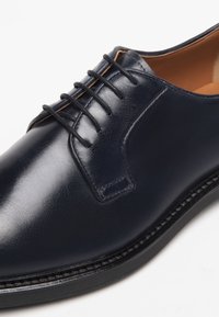 NeroGiardini Elegantni čevlji z vezalkami - incanto