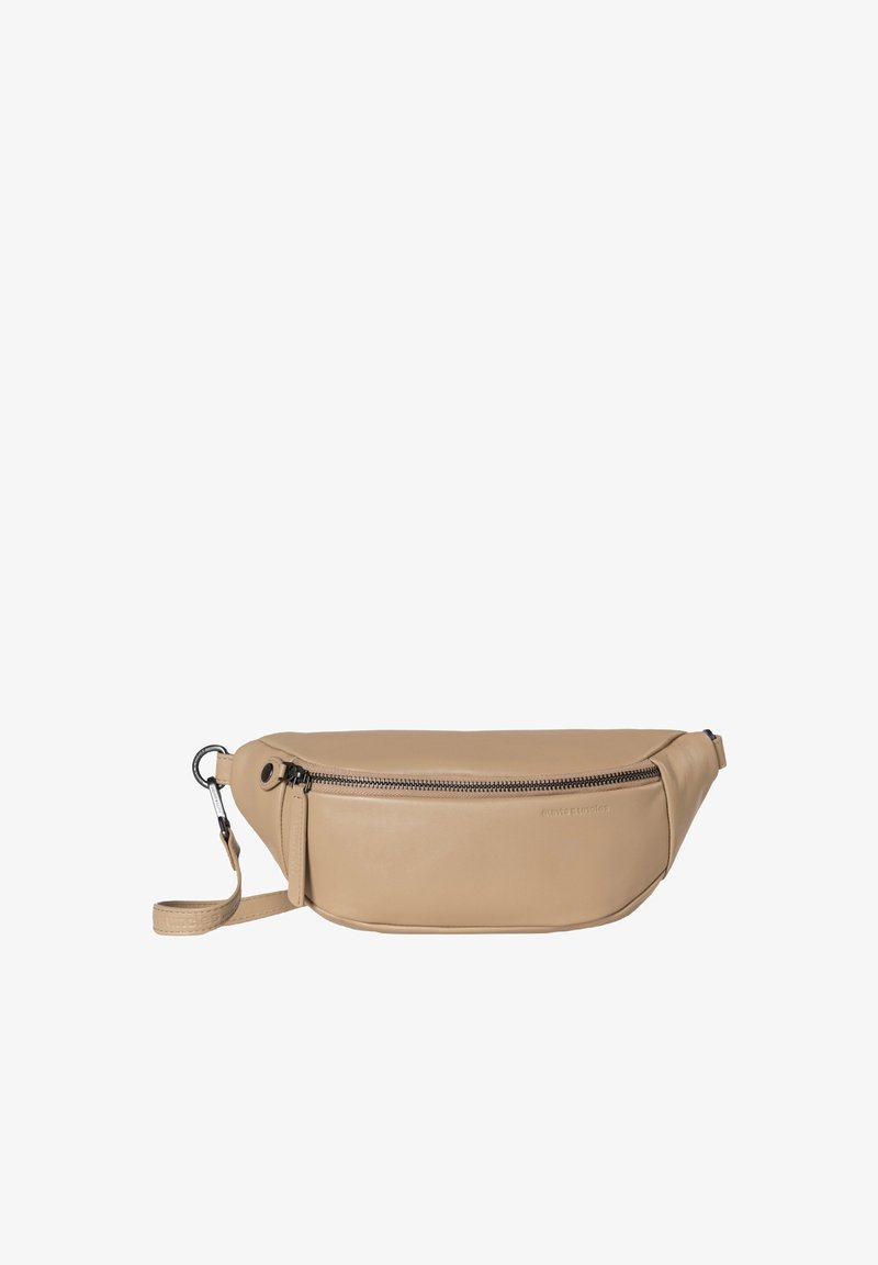 Beige Lederbauchtasche mit einem geschwungenen Design, einem auffälligen Reißverschluss an der Vorderseite und einem verstellbaren Tragegurt zur Sicherung.