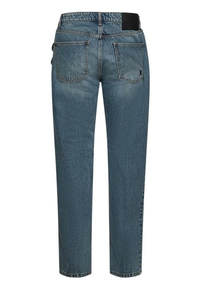 Jeans in denim blu con vestibilità dritta, dotati di due tasche posteriori, cuciture in vista e etichetta nera in vita. Tessuto testurizzato con cuciture standard.