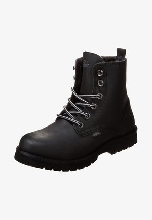 Bottine noire en cuir avec col rembourré, œillets argentés, lacets à motifs et semelle en caoutchouc robuste.