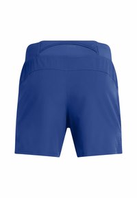 Shorts deportivos azules con una textura suave, cinturilla elástica y ventilación lateral. Cuenta con un bolsillo trasero discreto.