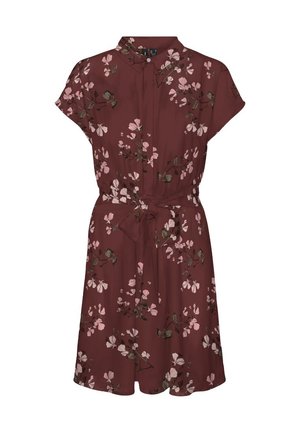 Kortermet burgunder kjole med rosa blomsterteppe, krage, knappefront og belte i livet.