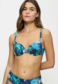 Biustonosz bikini w kwiatowy wzór w odcieniach niebieskiego i zielonego, z formowanymi miseczkami, regulowanymi ramiączkami oraz złotymi detalami.