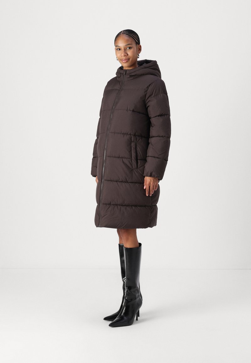 MAMALICIOUS URSA PUFFER JACKET - Cappotto invernale - chocolate torte