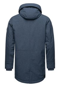 Jachetă impermeabilă de culoare albastru închis, cu glugă, dintr-un material texturat, cu un design elongat, manșete cu textură în dantelă și un tiv drept. Vederea din spate nu prezintă accesorii vizibile.