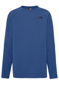 Felpa a maniche lunghe blu con collo rotondo, con il logo The North Face sul lato sinistro del petto e un'etichetta sul colletto interno.