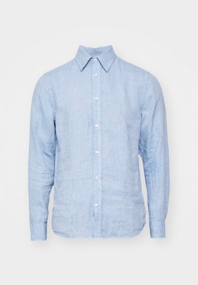 Ljusblå skjorta med knappar, tillverkad av ett linne-liknande tyg. Har en klassisk krage, långa ärmar och en något rundad nederkant.