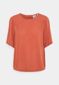 Blusa corta color ruggine a maniche corte con scollo rotondo e chiusura con bottone sul retro, caratterizzata da un tessuto leggero e liscio e una vestibilità rilassata.