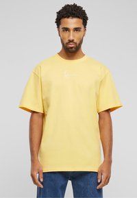 Karl Kani SMALL SIGNATURE BURGER  - Camiseta estampada - yellow