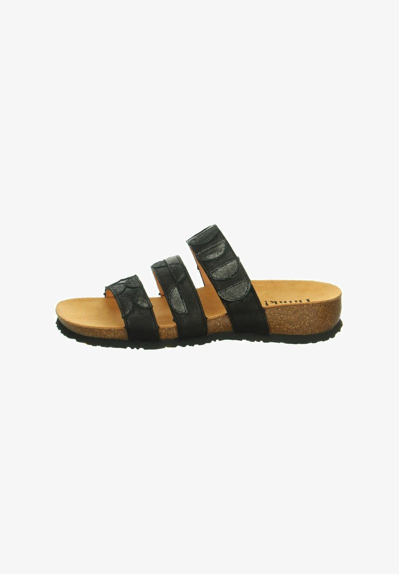 Sandalia negra de cuero tipo slide con tres correas anchas, parte superior texturizada, plantilla de corcho y suela de goma. Diseño simple con estilo de poner y quitar.