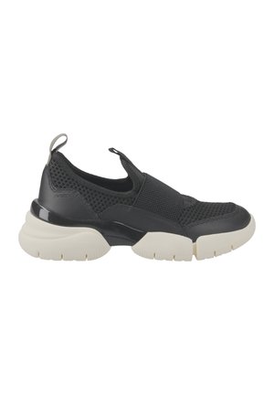 Schwarze Slip-On-Sneaker aus Mesh-Material, mit kontrastierender cremefarbener Außensohle, stabiler Gummisohle und einer Schlaufe an der Rückseite für einfaches Anziehen.