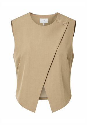 Chaleco beige sin mangas con solapa frontal asimétrica y dos botones en el hombro derecho, con etiqueta "YAS."