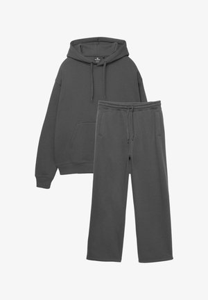 Grauer Pullover mit Kapuze und Fronttasche, kombiniert mit passenden grauen Jogginghosen mit elastischem Bund und Seitentaschen.