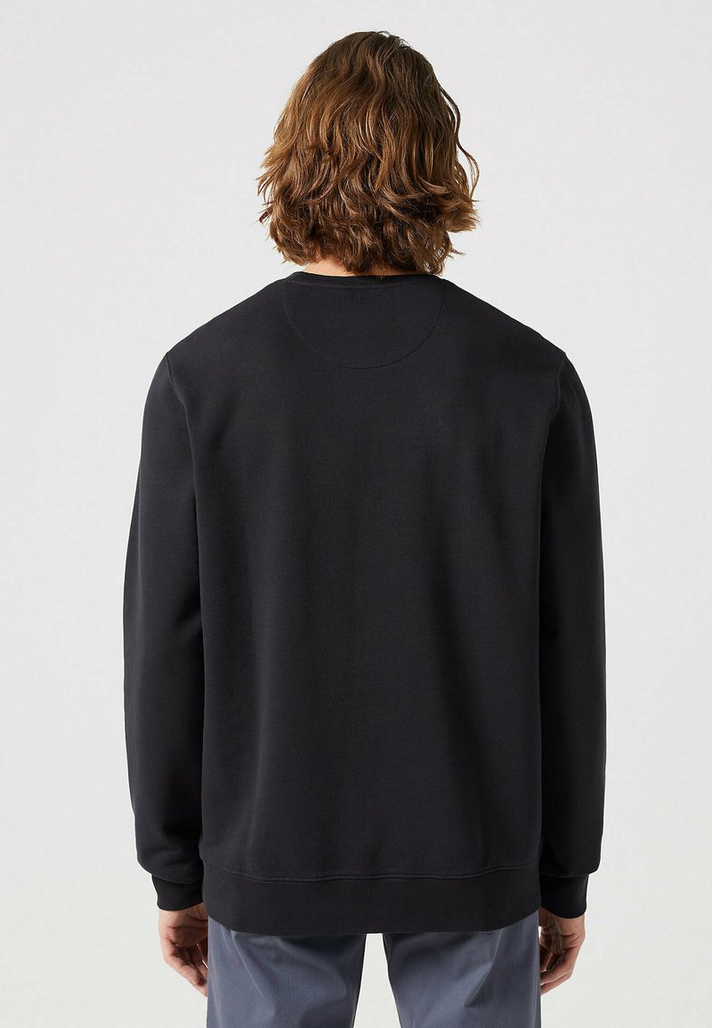 Czarny sweatshirt z okrągłym dekoltem, długimi rękawami, gładką fakturą oraz ściągaczami u mankietów i na dolnej krawędzi. Widok z tyłu pokazuje prosty design bez zdobień.