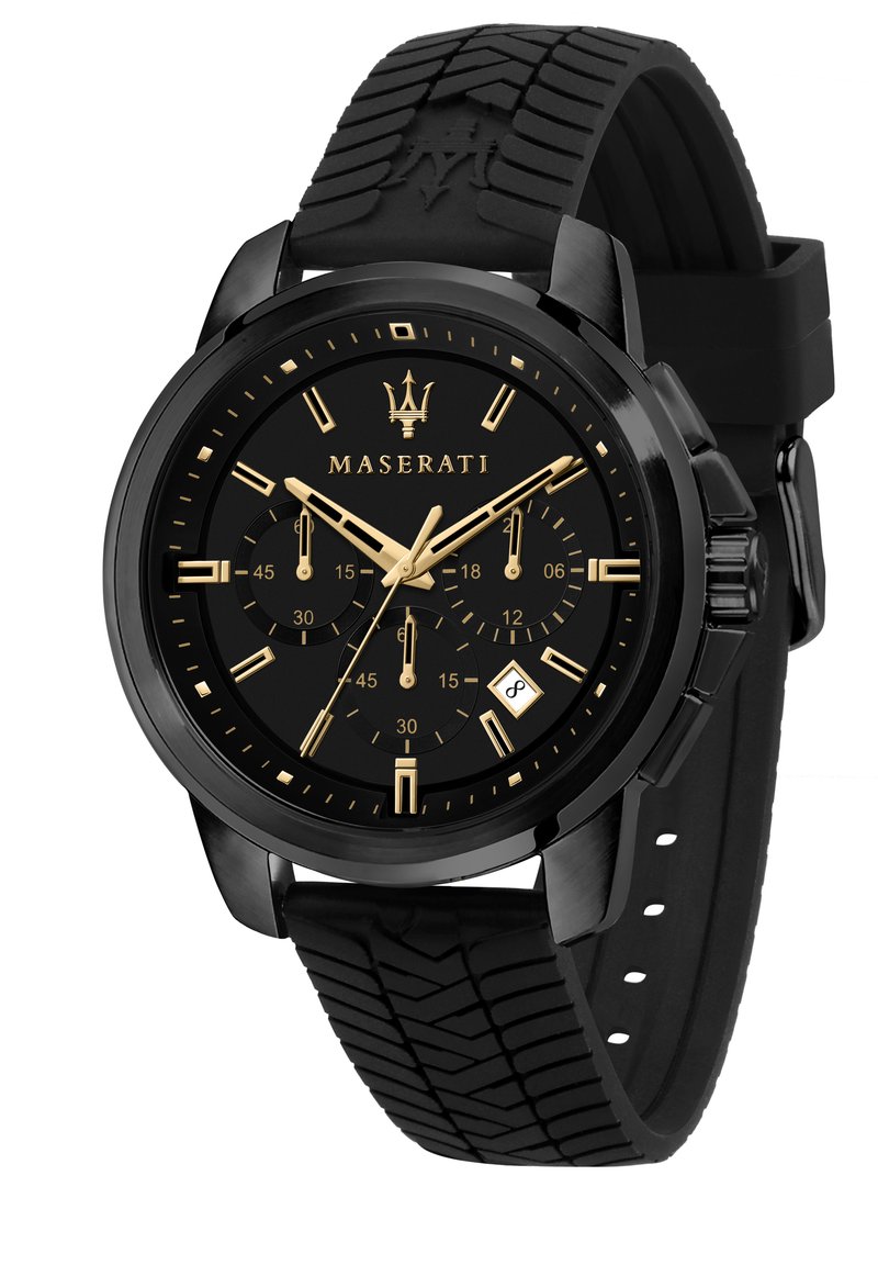 Orologio Maserati con cinturino in gomma nera caratterizzato da un motivo di battistrada. Quadrante rotondo nero con indici delle ore dorati, sotto quadranti e indicazione della data.