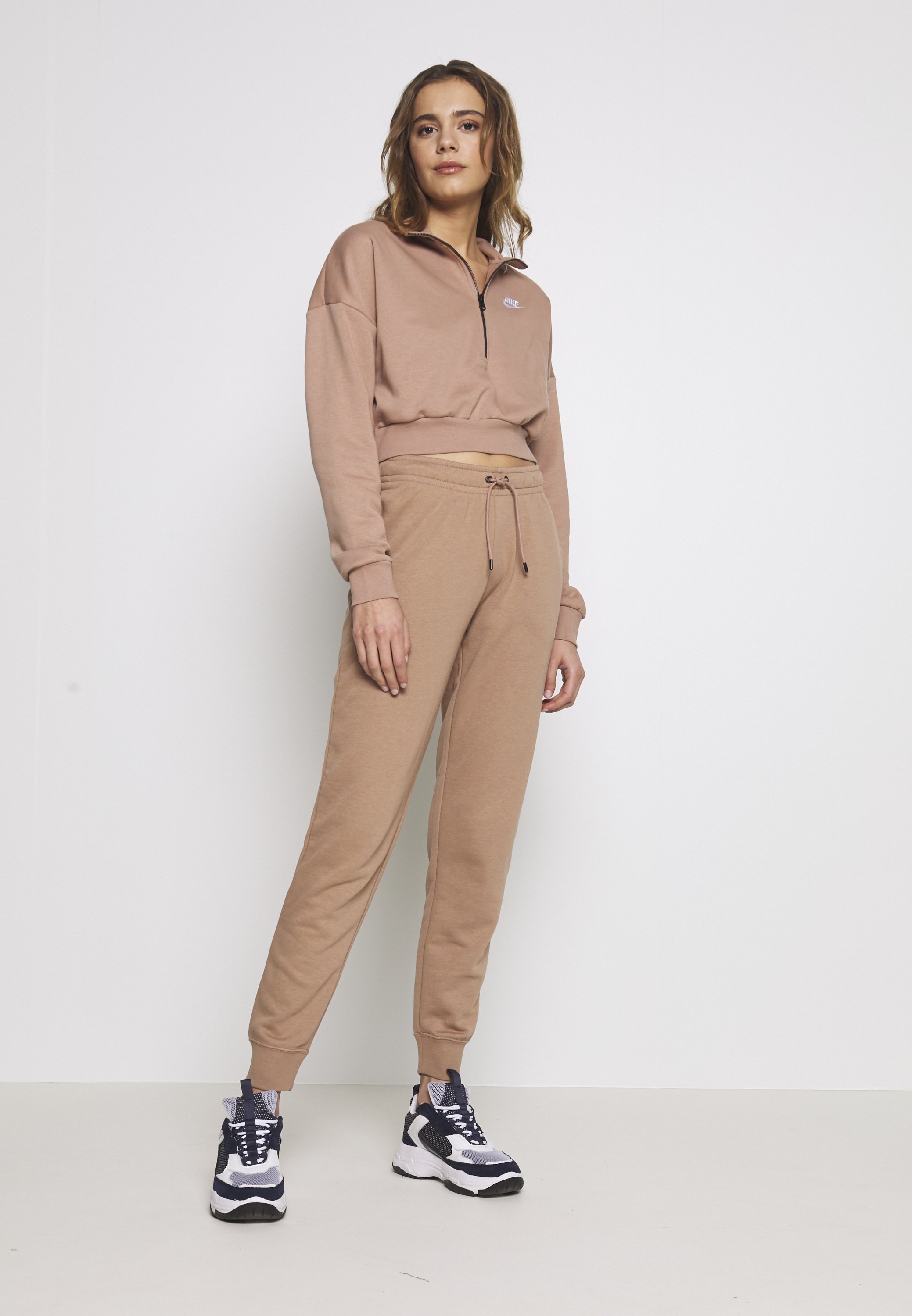 Nike Sportswear Sweatshirt desert dust(white)hellbraun Nike Sportswear Sweatshirt desert dust(white)hellbraun