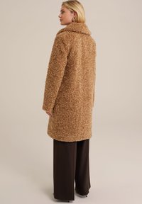 WE Fashion Abrigo de invierno - brown