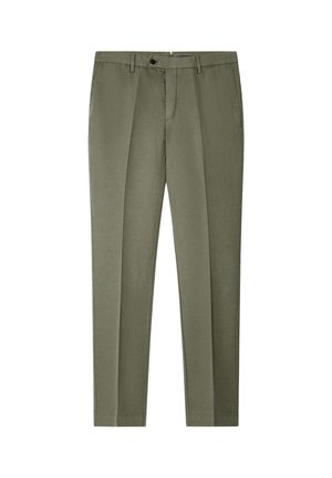 Pantalones a medida color verde oliva con trabillas para cinturón, cierre frontal con botón y cremallera, y bolsillos laterales, colocados planos sobre fondo blanco.