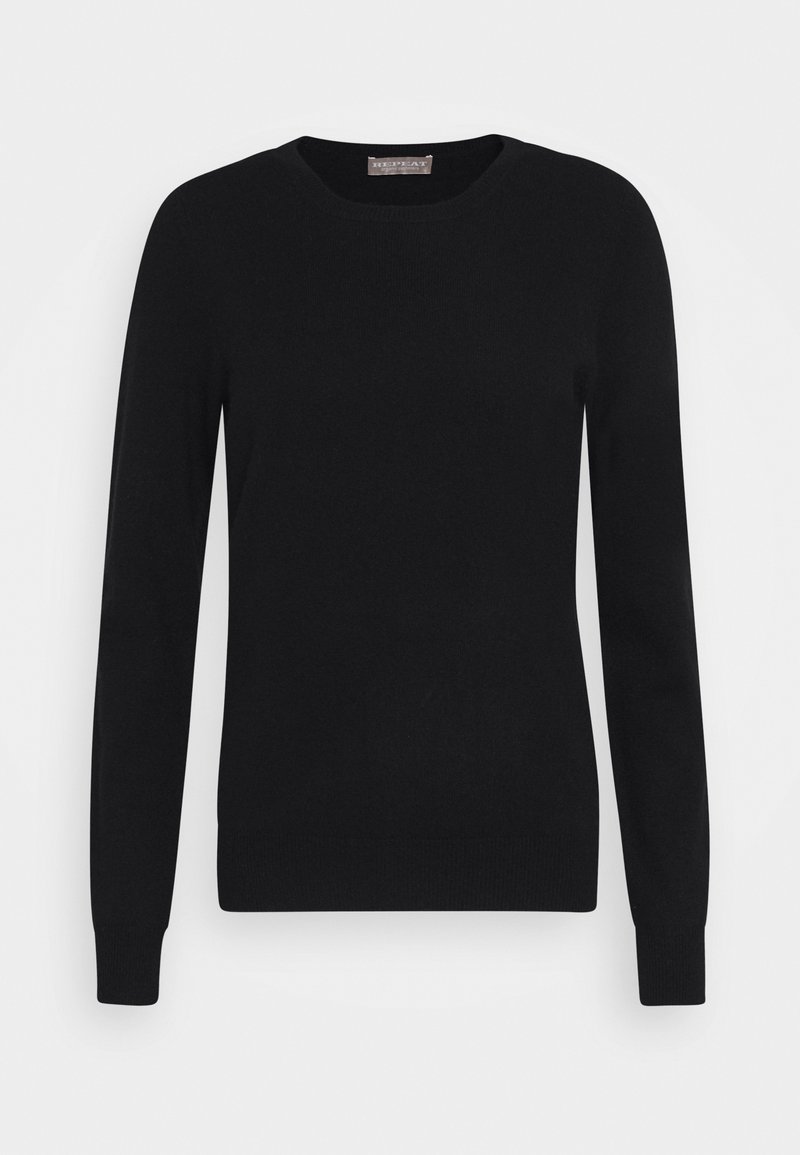 Zwarte gebreide trui met lange mouwen en een ronde hals. Bevat ribgebreide manchetten en zoom, gemaakt van zachte, gestructureerde stof.