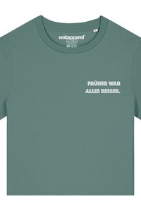 Grünes Baumwoll-T-Shirt mit einem Rundhalsausschnitt, auf dem der Text "FRÜHER WAR ALLES BESSER." in Weiß gedruckt ist. Kurze Ärmel, lässige Passform.