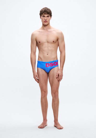 Sinised ujumispüksid, valmistatud kerge materjaliga. Vöörihmil suur roosa "DSQUARED" logo. Sile tekstuur, madala lõikega disain.
